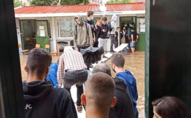 «Λαϊκισμός» λέει ο Οικονόμου το σχολείο που πλημμύρισε στη Νέα Φιλαδέλφεια