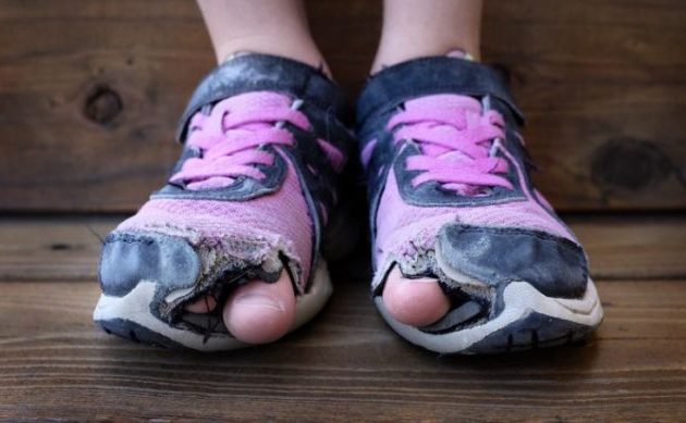 Μεγάλη επιτυχία η κυβερνησάρα: 1 στα 3 παιδιά κινδυνεύουν από φτώχεια