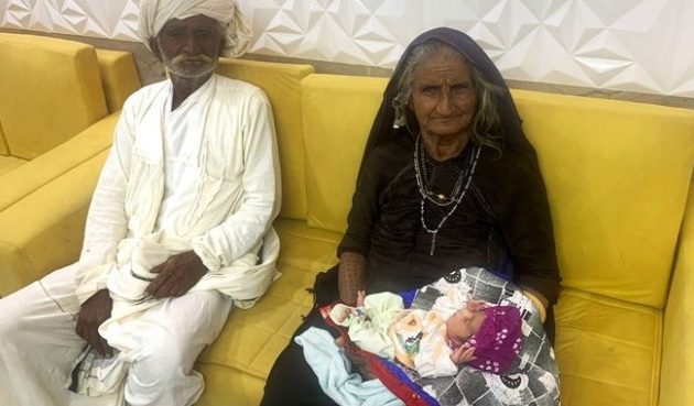 Ινδή απέκτησε παιδί στα 70 της χρόνια