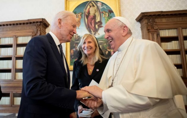 Μπάιντεν σε Πάπα:  Είστε ο μεγαλύτερος υπέρμαχος της ειρήνης που έχω γνωρίσει