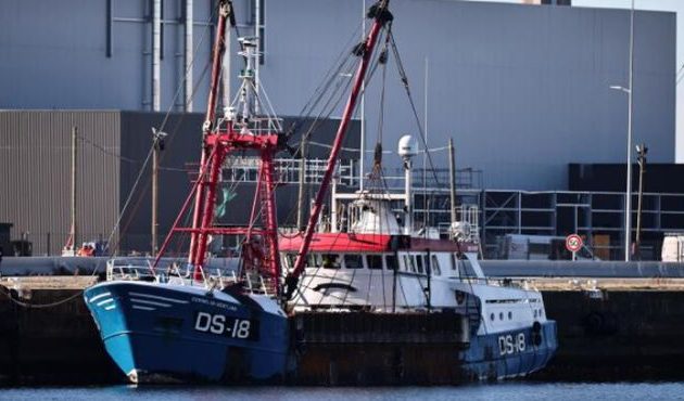 Οι Γάλλοι δεν αφήνουν το σκωτσέζικο αλιευτικό να αποπλεύσει εάν δεν πληρώσει εγγύηση 150.000€