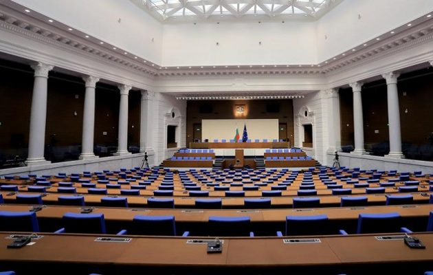 Διπλές εκλογές στη Βουλγαρία την Κυριακή – Χωρίς κυβέρνηση η χώρα από τον Απρίλιο