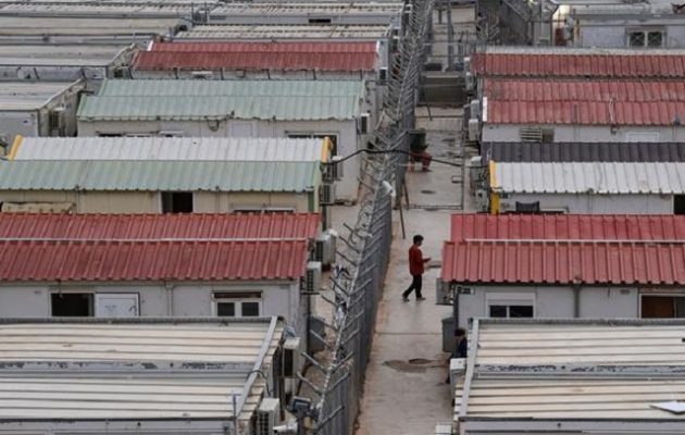 Zeit Online: «Φυλακές» τα νέα προσφυγικά κέντρα σε Λέρο και Κω