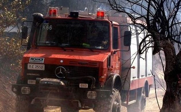 Πυροσβεστικό όχημα έπεσε σε χαράδρα στην Άρτα