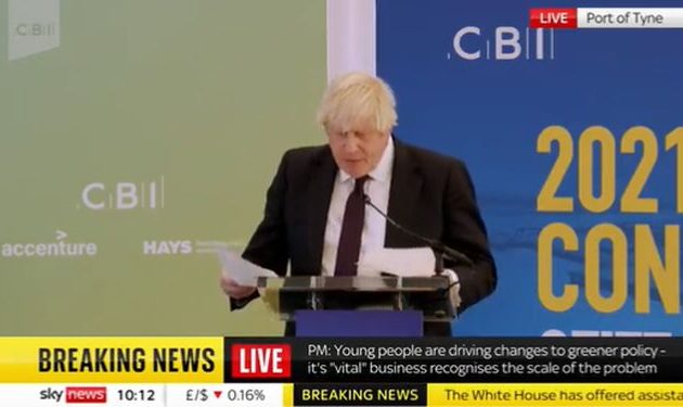 Μας κυβερνάνε «τσίου»: Ο Τζόνσον μπέρδεψε τις σημειώσεις του κι άρχισε να μιλά για την Πέπα το γουρουνάκι