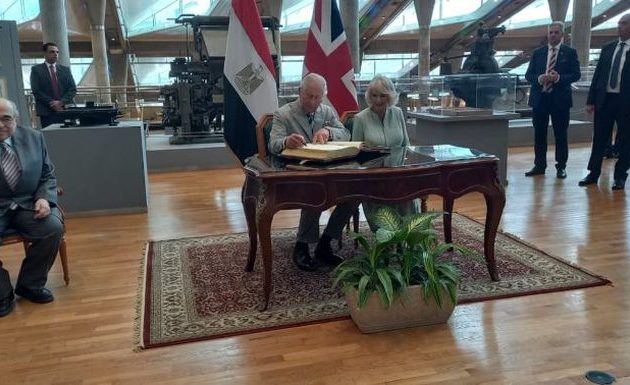 Ο πρίγκιπας Κάρολος της Ουαλίας επισκέφθηκε τη Βιβλιοθήκη της Αλεξάνδρειας