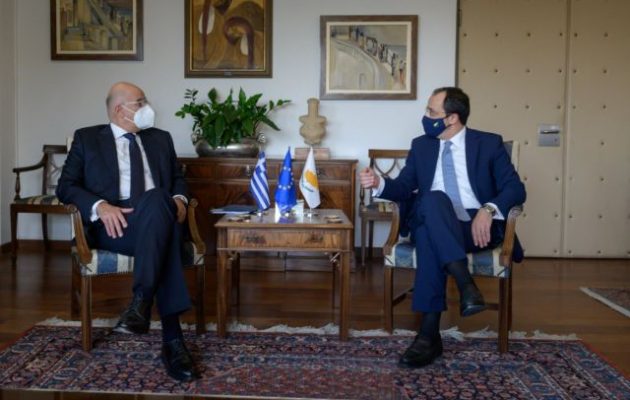 Δένδιας-Χριστοδουλίδης: Συντονισμός Ελλάδας-Κύπρου σε όλα τα θέματα