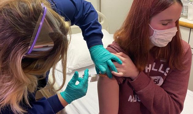 Τρίτη δόση εμβολιασμού στους 5,5 μήνες μετά τη δεύτερη – Την Παρασκευή ανοίγει η πλατφόρμα