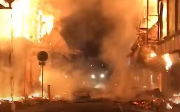 Η πανδημία επελαύνει – Βίαιες διαδηλώσεις ξεσπούν – Στην Ολλανδία έριξαν με πραγματικά πυρά κατά διαδηλωτών