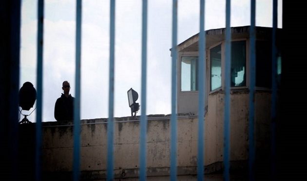 Κόρινθος: Συνέλαβαν 3 σωφρονιστικούς – Δωροδοκήθηκαν για να αποδράσει 45χρονος