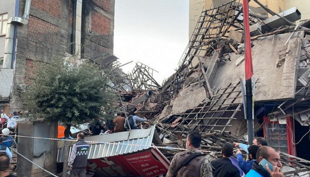 Τουρκία: Κατάρρευση κτιρίου στη Μαλάτεια – 20 άτομα εγκλωβισμένα