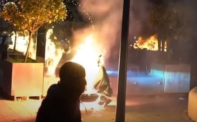 Βίαιες συγκρούσεις στην Ολλανδία μεταξύ αστυνομίας και διαδηλωτών κατά του «λοκντάουν»