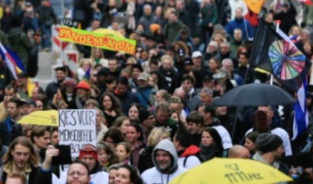 Ολλανδία: Ταραχές την Κυριακή κατά του «λοκντάουν» σε αρκετές πόλεις