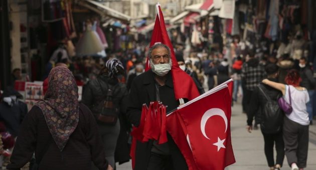 Τουρκία: Ο πληθωρισμός ροκανίζει τα εισοδήματα – Δεν μπορούν να αγοράσουν ούτε τα βασικά