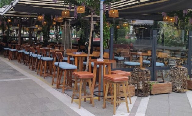 Εστιάτορες: Η κυβέρνηση με τα μέτρα που ανακοίνωσε εργαλειοποιεί και πάλι τις επιχειρήσεις της εστίασης