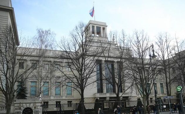 Πτώμα Ρώσου διπλωμάτη έξω από τη Ρωσική Πρεσβεία στο Βερολίνο