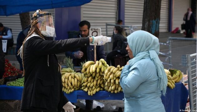 Τουρκία: Καλπάζει η φτώχεια – Οι Τούρκοι κάνουν ό,τι μπορούν να σώσουν χρήματα που τους απομένουν