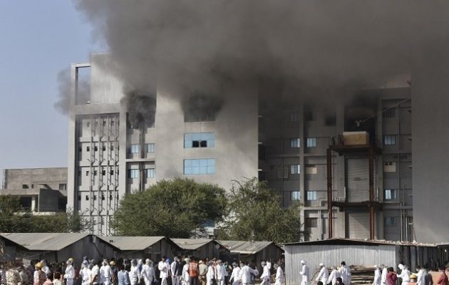 Ινδία: Κάηκαν ζωντανοί τουλάχιστον 11 ασθενείς με κορωνοϊό από πυρκαγιά σε νοσοκομείο