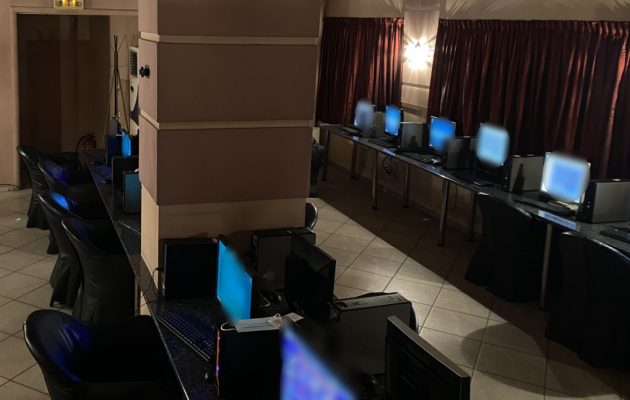 Έφοδος της ΕΛ.ΑΣ. σε παράνομο μίνι καζίνο στη Θεσσαλονίκη