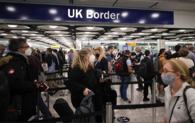 Η Γερμανία κλείνει τα σύνορα στους Βρετανούς τουρίστες – Σε καραντίνα εμβολιασμένοι και ανεμβολίαστοι