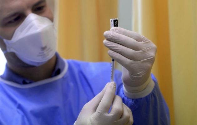 Η Σλοβακία δίνει 200 ευρώ στους άνω των 60 για να εμβολιαστούν