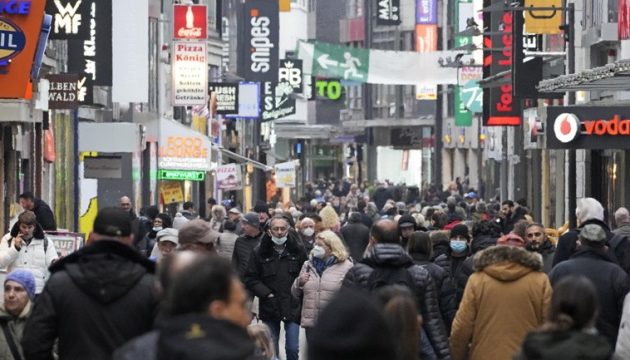 Der Spiegel: Η ακριβής κορύφωση της «Όμικρον» είναι δύσκολο να προβλεφθεί