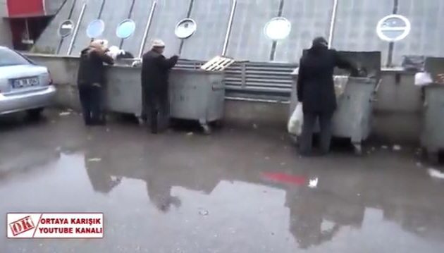Ξεκίνησε η μεγάλη πείνα στην Τουρκία – Τρώνε σκουπίδια (βίντεο)