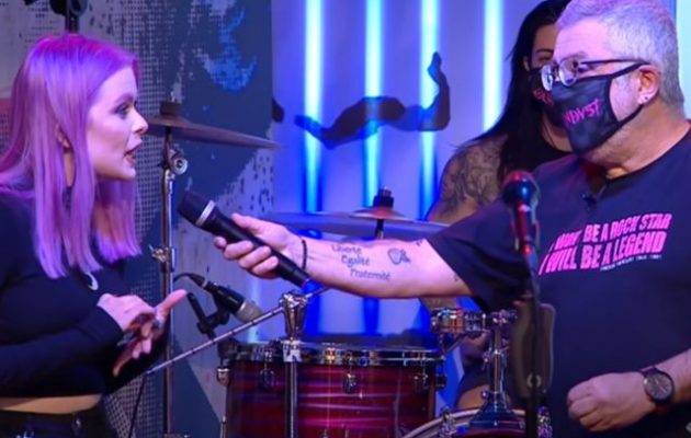 Τι συνέβη με τον Στάθη Παναγιωτόπουλο και την τραγουδίστρια Chrysa σε τουαλέτα beach bar