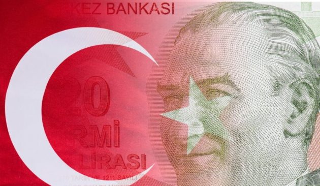 Τουρκία: Κυνήγι τραπεζιτών για τη βουτιά της λίρας – Μήνυση κατά 26 ατόμων