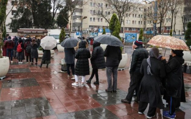 Ουρές στην Κωνσταντινούπολη για «φτηνό ψωμί»