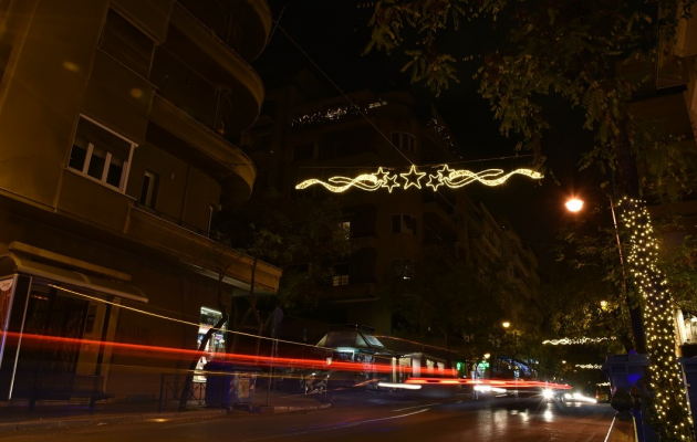 Το Λαϊκό Λαχείο έφερε τη λάμψη των Χριστουγέννων στην Π. Ιωακείμ – Δείτε τον εορταστικό φωτισμό