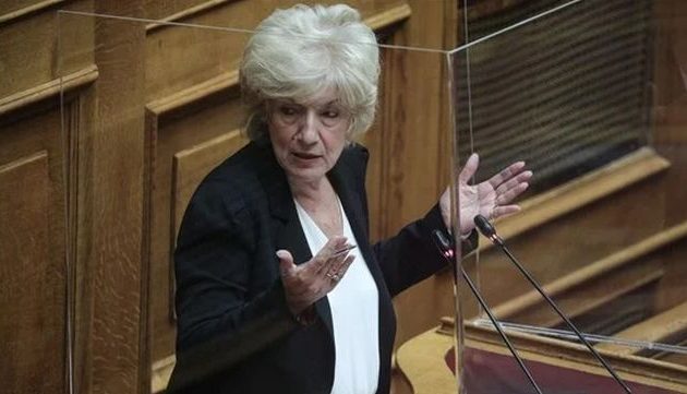Σία Αναγνωστοπούλου: Για εμάς πατριωτισμός είναι η αλυσίδα αλληλεγγύης – Έπρεπε να λογοδοτείτε για τους νεκρούς της πανδημίας