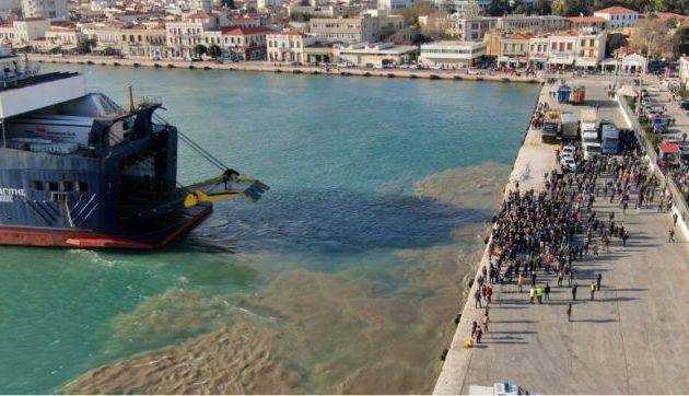 «Το ΚΚΕ χαιρετίζει τις μαζικές ολονύχτιες και πρωινές κινητοποιήσεις του λαού της Χίου»