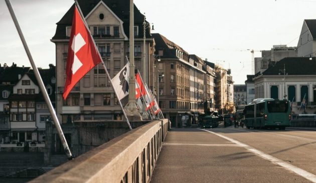 Χωρίς τεστ κορωνοϊού θα επιτρέπεται πλέον η είσοδος στην Ελβετία