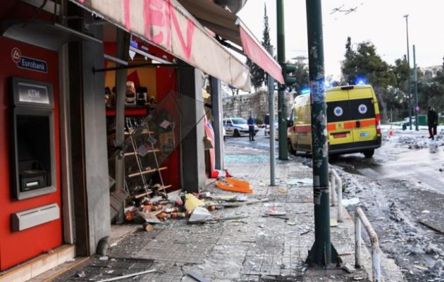 Δόθηκε στην κυκλοφορία η λεωφόρος Συγγρού 13 ώρες μετά την έκρηξη σε κτίριο