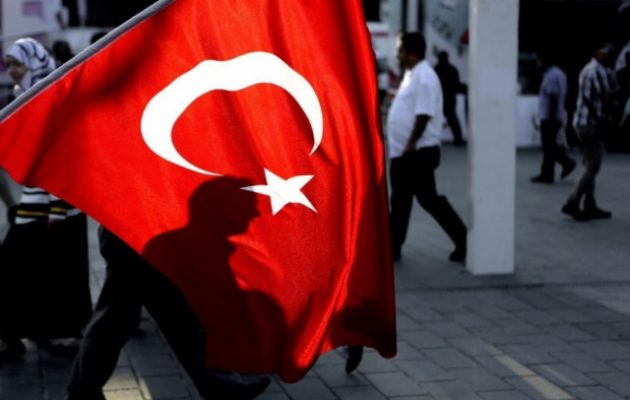 Έρευνα: Οι Tούρκοι πολίτες φοβούνται την οικονομία και εμπιστεύονται την αστυνομία