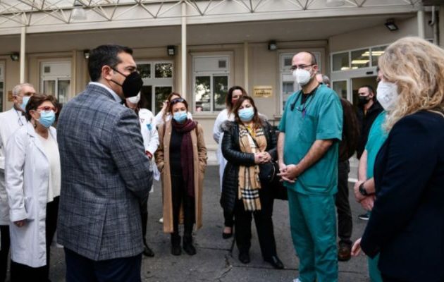 Αλέξης Τσίπρας σε υγειονομικούς: Με μία άλλη κυβέρνηση το 2022