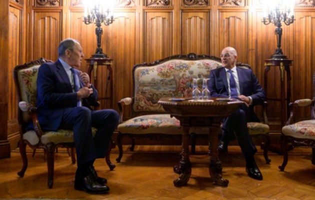 Δένδιας με Λαβρόφ: Η Ελλάδα δεσμεύεται να προστατεύσει την ελληνική μειονότητα στην Ουκρανία