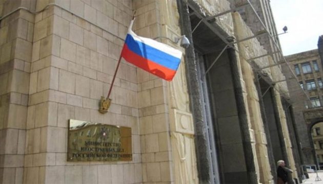 Η Ρωσία απομακρύνει τους διπλωμάτες της από την πρεσβεία στην Ουκρανία