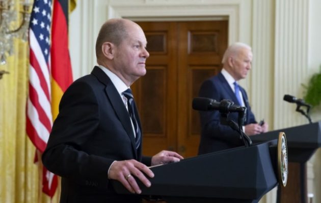 Μπάιντεν και Σολτς θα μιλήσουν στο τηλέφωνο για την Ουκρανία