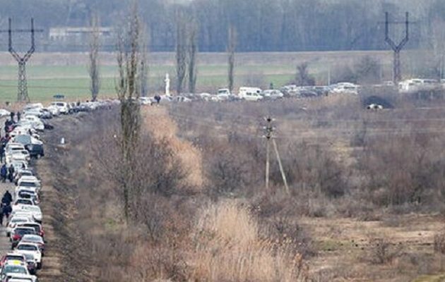 Έφθασε στη Ζαπορίζια το ελληνικό κονβόι από τη Μαριούπολη – Δέχτηκε πυρά
