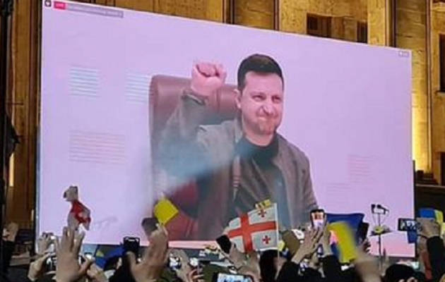 Ζελένσκι: «Στηρίξτε την Ουκρανία. Αν πέσει, θα πέσει όλη η Ευρώπη»