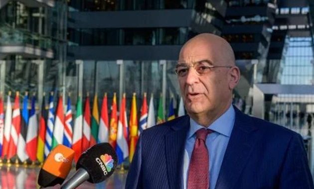 Δένδιας: «Νοιαζόμαστε και προσευχόμαστε για τους συμπατριώτες μας» στην Ουκρανία