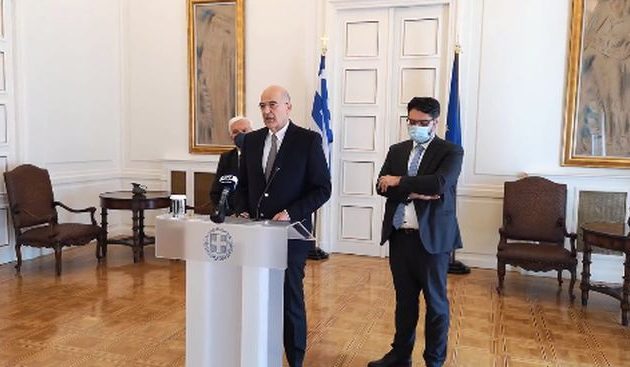 Voice of America: Ο Έλληνας ΥΠΕΞ επιθυμεί να τεθεί επικεφαλής ανθρωπιστικής βοήθειας στην Μαριούπολη