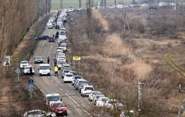 Η ελληνική αυτοκινητοπομπή από τη Μαριούπολη πέρασε στη Μολδαβία