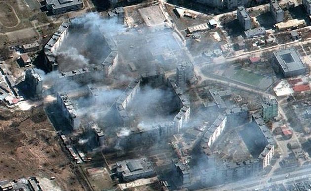 Ζελένσκι: 100.000 άνθρωποι στη Μαριούπολη υπό συνεχείς βομβαρδισμούς