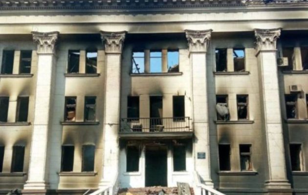 Τουλάχιστον 300 νεκροί στα ερείπια του βομβαρδισμένου θεάτρου στη Μαριούπολη
