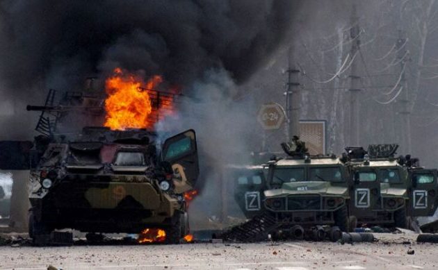 Οι Ρώσοι λαμβάνουν αμυντικές θέσεις σε αρκετά σημεία – Η Μαριούπολη ερείπια