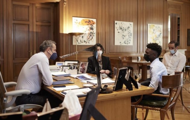 Πόντιος Πιλάτος ο Μητσοτάκης: «Έδειξε» στον Σαϊντού Καμαρά την Αρχή Προσφυγών