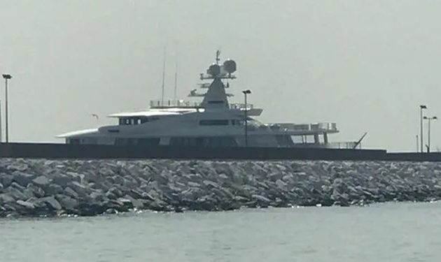 Το γιοτ «Universe» του Μεντβέντεφ ελλιμενίστηκε στην Κωνσταντινούπολη